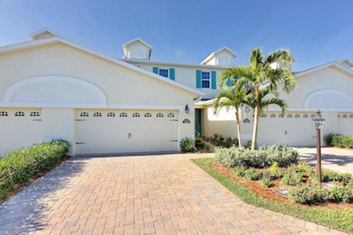 Townhouse in Indian Harbour Beach, FL