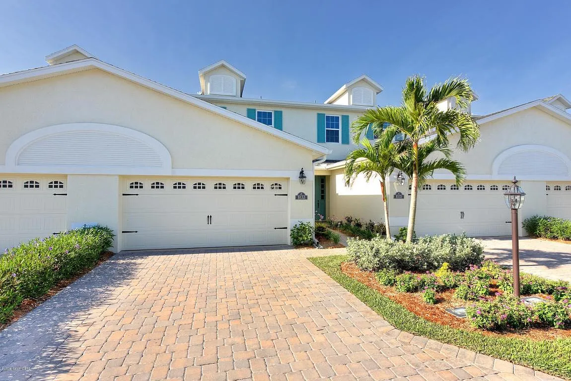 Townhouse in Indian Harbour Beach, FL